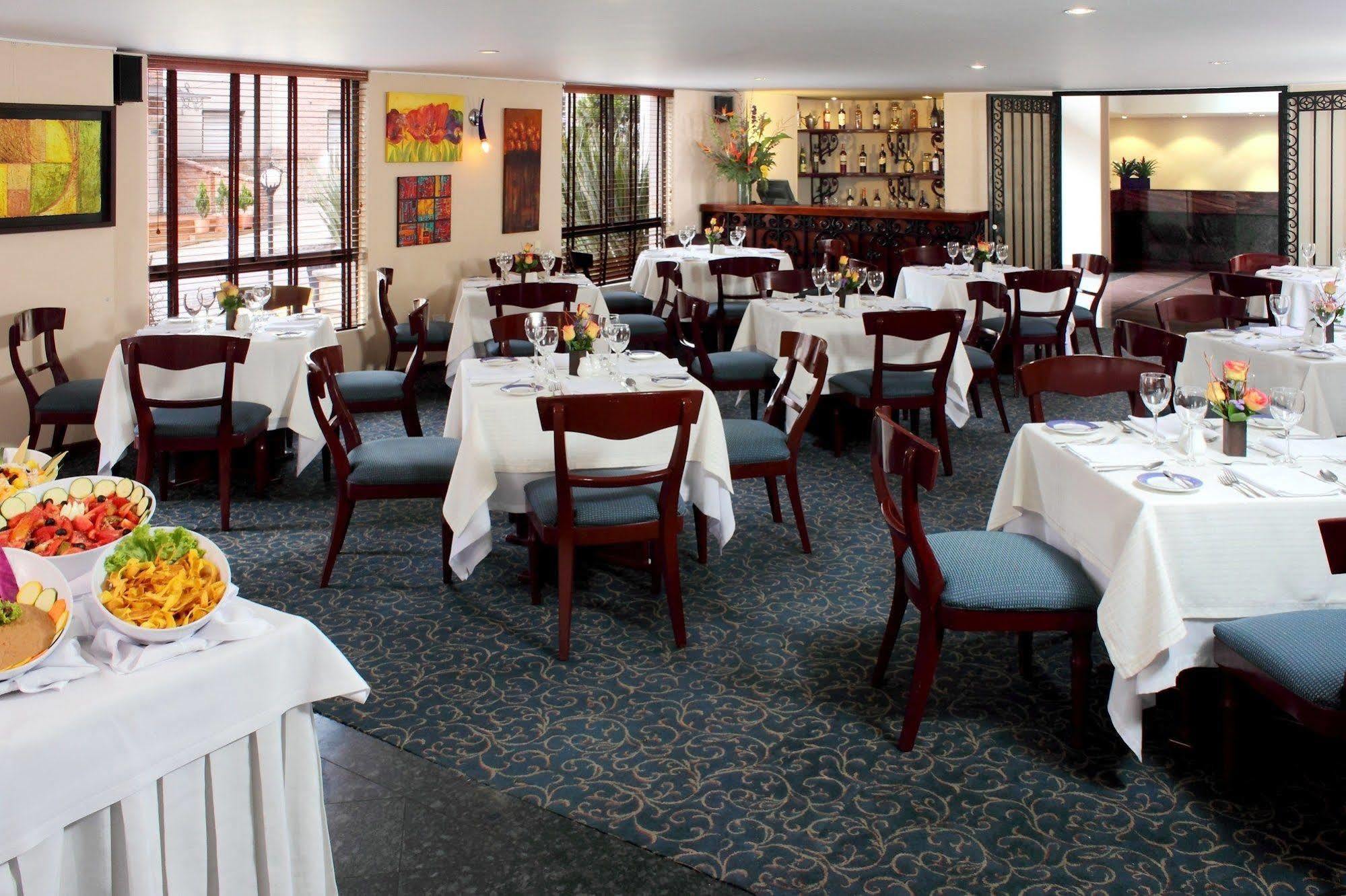 Hotel Estelar Suites Jones Bogota Restoran foto