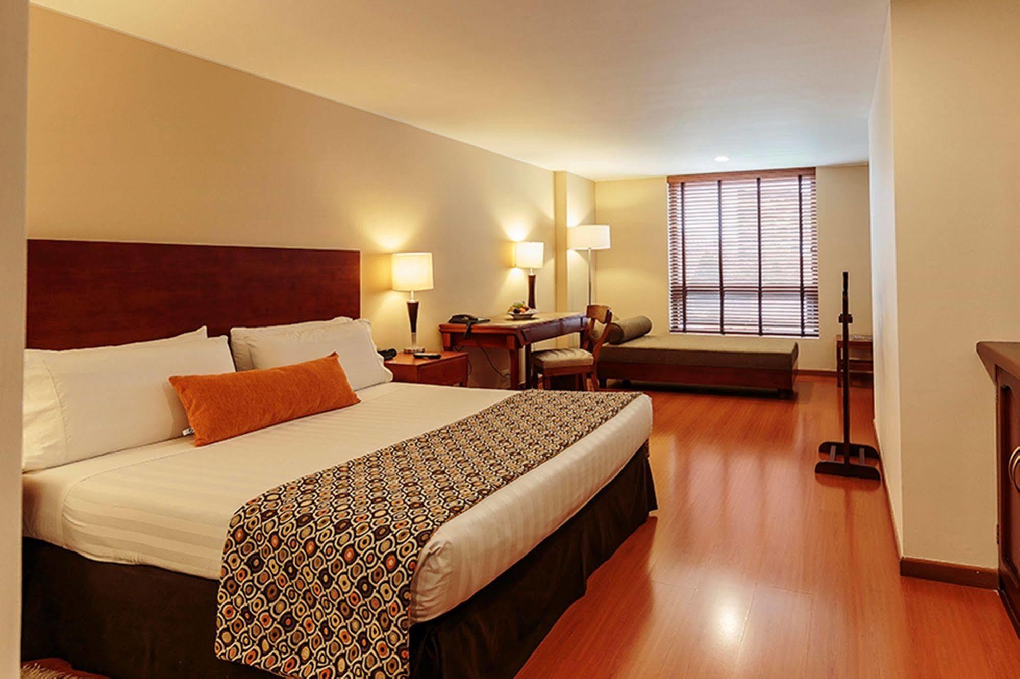 Hotel Estelar Suites Jones Bogota Bagian luar foto