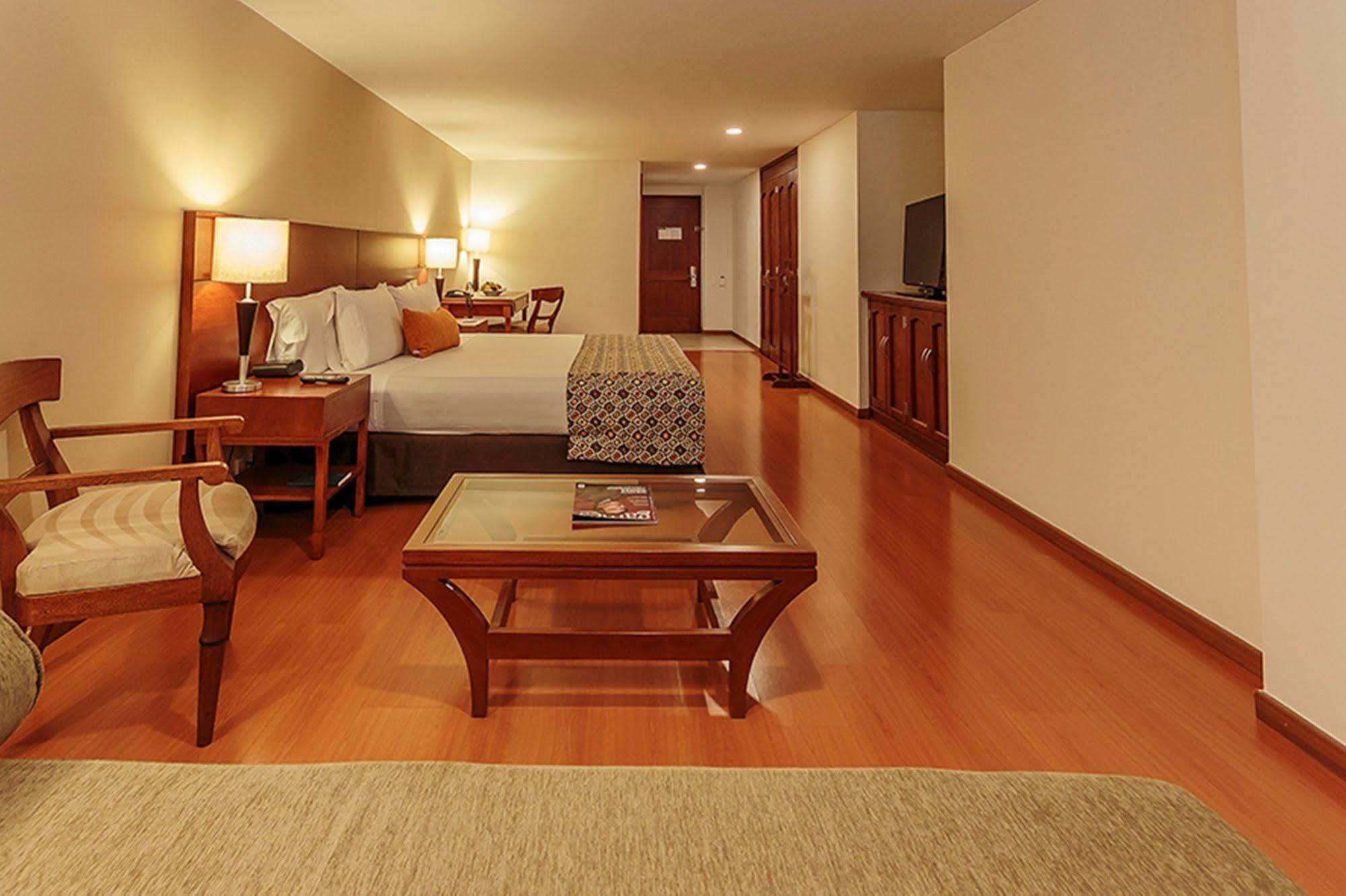 Hotel Estelar Suites Jones Bogota Bagian luar foto