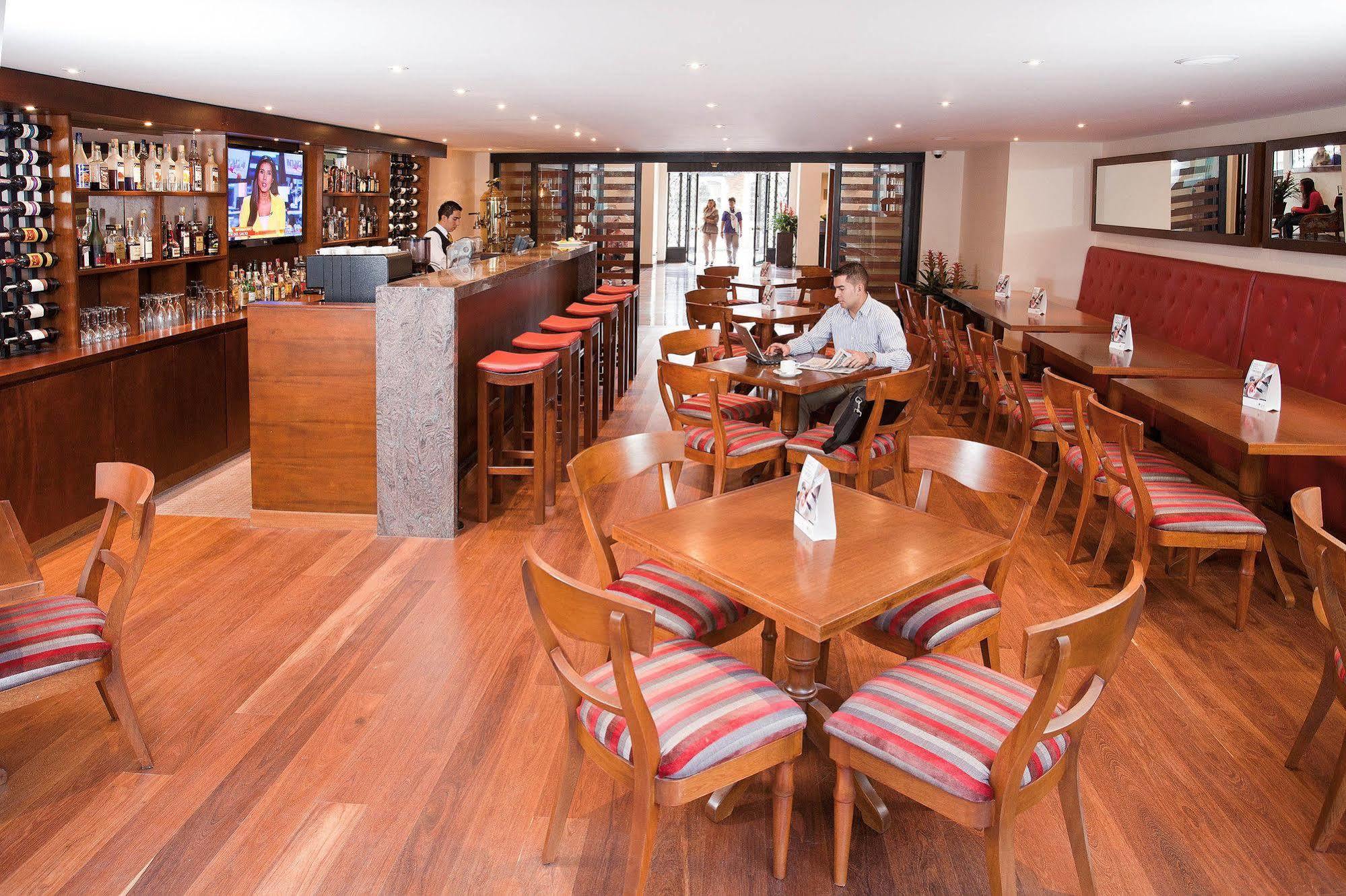 Hotel Estelar Suites Jones Bogota Bagian luar foto