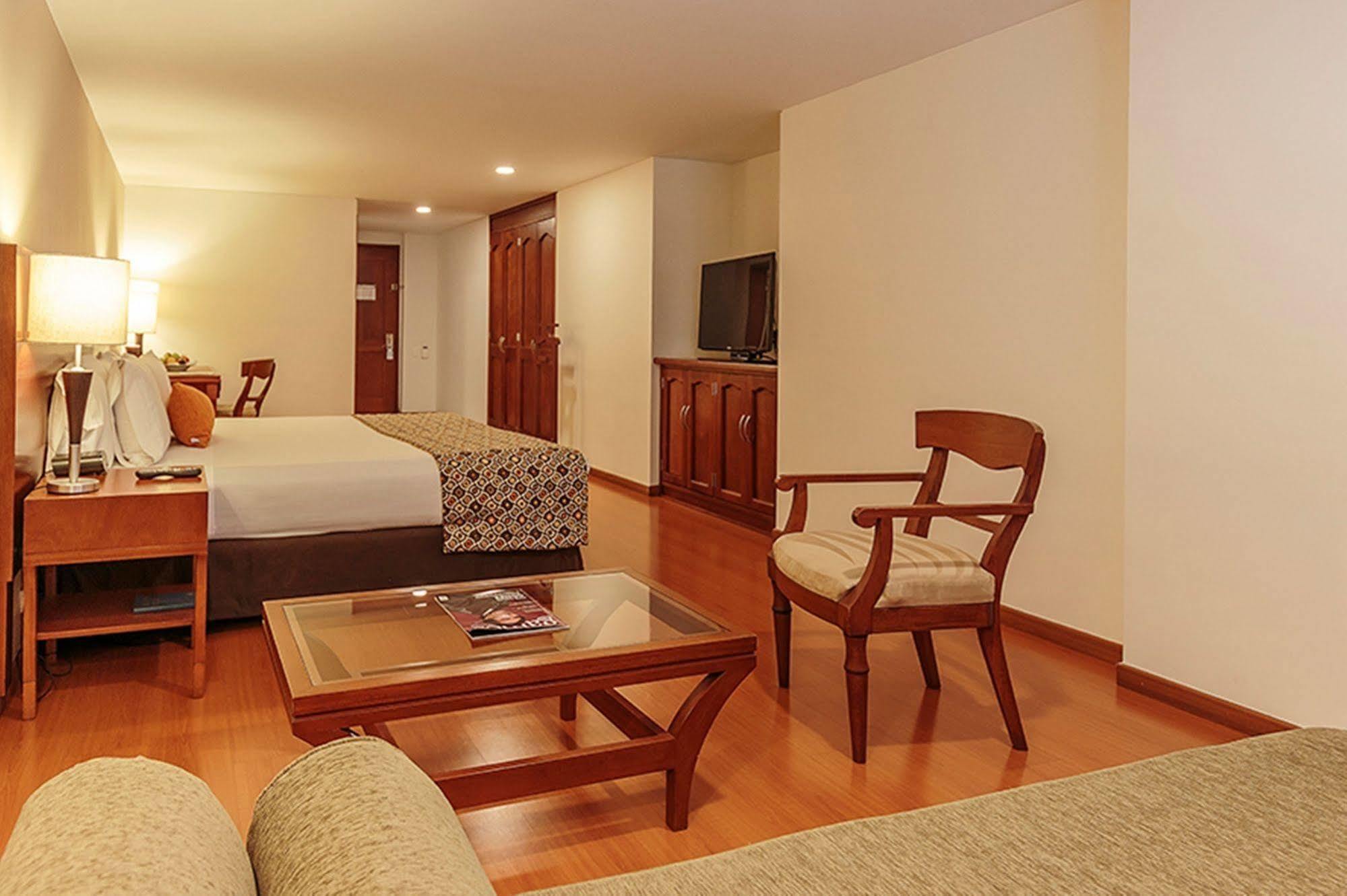 Hotel Estelar Suites Jones Bogota Bagian luar foto
